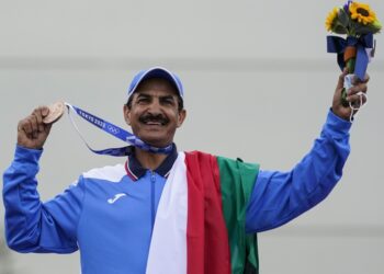 57 ವರ್ಷದ ಅಂಕಲ್ ಕೂಡ ಒಲಿಂಪಿಕ್ಸ್ ನಲ್ಲಿ ಪದಕ ಗೆಲ್ತಾರೆ..! ನಮ್ಮ ದೇಶದ ಕ್ರೀಡಾಪಟುಗಳಿಗೆ ಯಾಕೆ ಆಗ್ತಿಲ್ಲ?