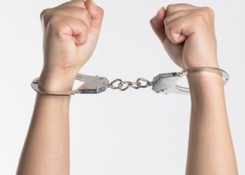 ಮೊಬೈಲ್ ಚಾರ್ಜ್ ಹಾಕುವ ವಿಚಾರಕ್ಕೆ ಜಗಳ, ಭೀಕರ ಕೊಲೆಯಲ್ಲಿ ಅಂತ್ಯ