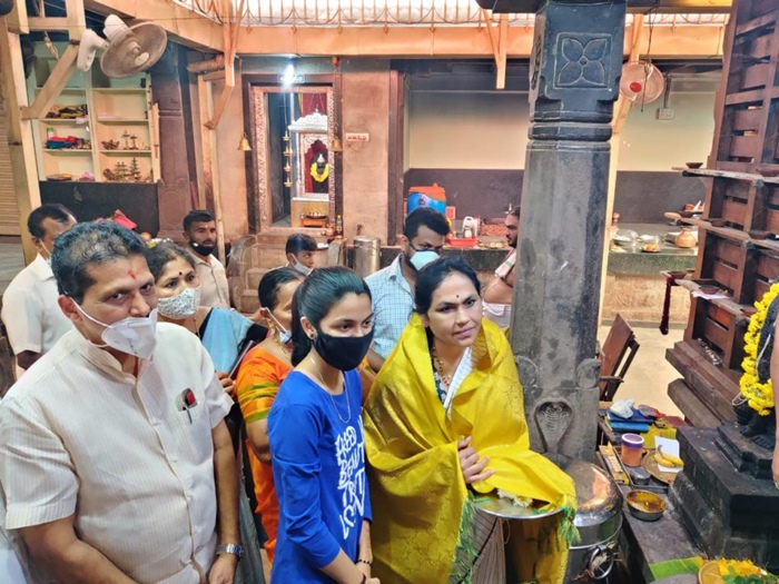 ಕೇಂದ್ರ ಸಚಿವೆ ಶೋಭಾ ಕರಂದ್ಲಾಜೆ ಮಹಾಲಿಂಗೇಶ್ವರ ದೇವಾಲಯಕ್ಕೆ ಭೇಟಿ
