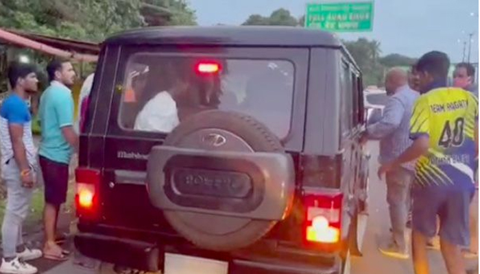 ಮಂಗಳೂರು: ವಿದ್ಯಾರ್ಥಿಗಳ ಕಾರಿನ ಮೇಲೆ ದಾಳಿ, ಐವರ ಬಂಧನ
