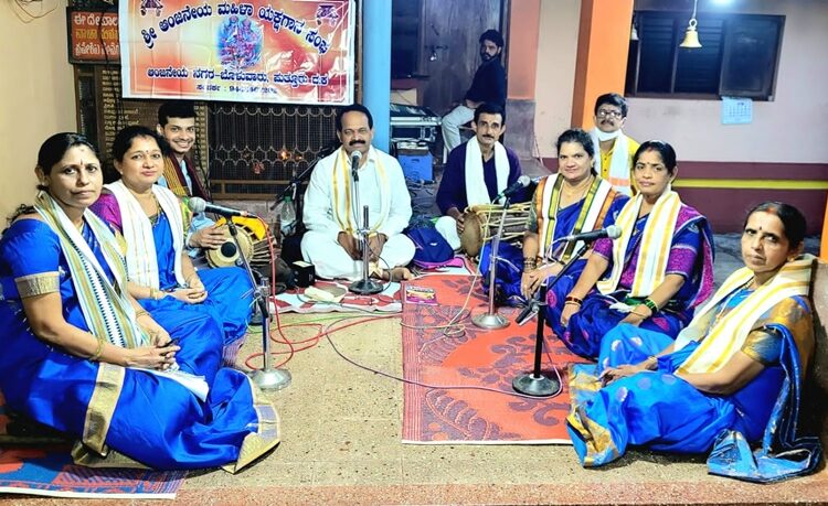 ನವರಾತ್ರಿ ವಿಶೇಷ: ಅಜ್ಜಾವರ ಮಹಿಷ ಮರ್ದಿನಿ ದೇವಸ್ಥಾನದಲ್ಲಿ ಯಕ್ಷಗಾನ ಬಯಲಾಟ