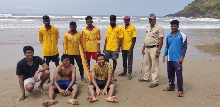 ನೀರಿನಲ್ಲಿ ಮುಳುಗುತ್ತಿದ್ದ ನಾಲ್ವರನ್ನು ರಕ್ಷಿಸಿದ ಮಲ್ಪೆಯ ಜೀವರಕ್ಷಕ ತಂಡ