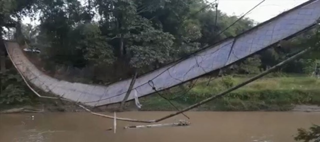 ತೂಗು ಸೇತುವೆ ಕುಸಿದು 30 ವಿದ್ಯಾರ್ಥಿಗಳಿಗೆ ಗಾಯ