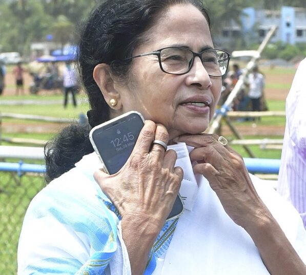 ಭವಾನಿಪುರ ಮತ ಎಣಿಕೆ: ಮುಖ್ಯಮಂತ್ರಿ ಮಮತಾ ಬ್ಯಾನರ್ಜಿಗೆ ಮುನ್ನಡೆ