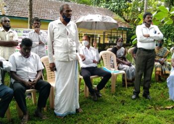 ವಿವಿಧ ಬೇಡಿಕೆ ಈಡೇರಿಕೆಗೆ ಒತ್ತಾಯ: ಕೆಎಫ್ ಡಿಸಿ ಕಾರ್ಮಿಕರು ಪ್ರತಿಭಟನೆ
