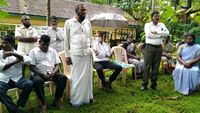 ವಿವಿಧ ಬೇಡಿಕೆ ಈಡೇರಿಕೆಗೆ ಒತ್ತಾಯ: ಕೆಎಫ್ ಡಿಸಿ ಕಾರ್ಮಿಕರು ಪ್ರತಿಭಟನೆ