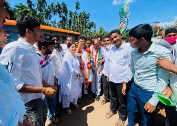 ಪೈಚಾರ್ ಜಂಕ್ಷನ್‌ನಲ್ಲಿ ಕಾಂಗ್ರೆಸ್ ಕಾರ್ಯಕರ್ತರಿಂದ ಡಿಕೆ ಶಿವಕುಮಾರ್‌ಗೆ ಅದ್ಧೂರಿ ಸ್ವಾಗತ