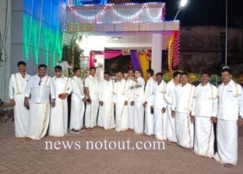 ಆಯುಧ ಪೂಜೆ: ಪಂಚೆ, ಶರ್ಟ್ ನಲ್ಲಿ ಮಿಂಚಿದ ಸುಳ್ಯ, ಬಜಪೆ ಪೊಲೀಸರು..!