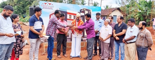 ಪತ್ರಕರ್ತರ ಸಮುದಾಯ ಭವನ ಕಾಮಗಾರಿ ಸ್ಥಳಕ್ಕೆ ಉದ್ಯಮಿ ಆರ್ ಕೆ ನಾಯರ್ ಭೇಟಿ: ಒಂದು ಲಕ್ಷ ರೂ. ಕೊಡುಗೆ