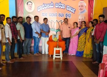 ಕಾಪ್ಟರ್ ದುರಂತದಲ್ಲಿ ಮಡಿದ ಸೇನಾ ಮುಖ್ಯಸ್ಥ ಜನರಲ್ ಬಿಪಿನ್ ರಾವತ್ ಹಾಗೂ ಸೇನಾಧಿಕಾರಿಗಳಿಗೆ ಶ್ರದ್ಧಾಂಜಲಿ ಅರ್ಪಣೆ