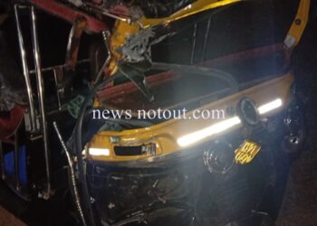 ಅರಂಬೂರು: ಹತ್ತು ಚಕ್ರದ ಲಾರಿಗೆ ಆಟೋ ರಿಕ್ಷಾ ಡಿಕ್ಕಿ