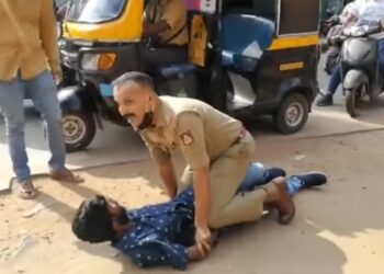 ಮಂಗಳೂರು: ಮೊಬೈಲ್ ಕಳ್ಳನ 1  ಕಿ.ಮೀ. ಬೆನ್ನಟ್ಟಿ ಹಿಡಿದ ಪೊಲೀಸ್, ವಿಡಿಯೋ ವೈರಲ್