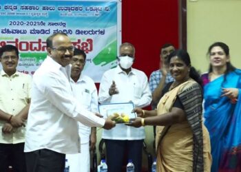 ಹೆಚ್ಚು ಹಾಲು ವಹಿವಾಟು: ನವಮಿ ಸ್ಟೋರ್ ಮಾಲೀಕ ಯುಬಿ ಚಕ್ರಪಾಣಿ ತಾಲೂಕಿಗೆ ದ್ವಿತೀಯ