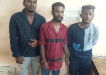 ತಂಗಿಯನ್ನು ಚುಡಾಯಿಸಿದ ಮೂವರು ಪುಂಡರಿಗೆ ಹಿಗ್ಗಾಮುಗ್ಗಾ ಥಳಿಸಿದ ಅಣ್ಣ