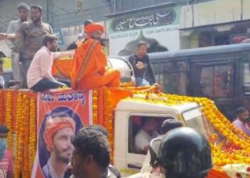 ಬಜರಂಗ ದಳ ಕಾರ್ಯಕರ್ತನ ಪಾರ್ಥಿವ ಶರೀರದ ಮೆರವಣಿಗೆ: ಕಲ್ಲು ತೂರಾಟ, ಗಾಳಿಯಲ್ಲಿ ಗುಂಡು, ಲಾಠಿಚಾರ್ಚ್