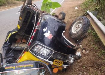 ಅರಂಬೂರು: ರಿಕ್ಷಾ, ಬೈಕ್ ಗೆ ಡಿಕ್ಕಿ ಹೊಡೆದು ಕಾರು ಚಾಲಕ ಪರಾರಿ