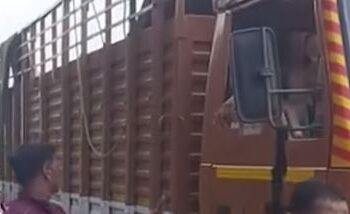 ಕುಡಿದ ಮತ್ತಿನಲ್ಲಿ ನಡು ರಸ್ತೆಯಲ್ಲಿಯೇ ಲಾರಿ ನಿಲ್ಲಿಸಿ ನಿದ್ರೆಗೆ ಜಾರಿದ ಚಾಲಕ