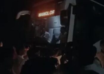 ಪುತ್ತೂರು: ಶಾಸಕ ಮಠಂದೂರು ಬಸ್ ತಡೆದು ಹಿಂದೂ ಕಾರ್ಯಕರ್ತರ ಆಕ್ರೋಶ