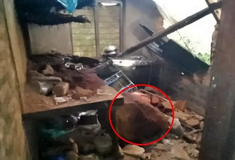 ಕರಿಕೆ: ಭಾರಿ ಗಾತ್ರದ ಬಂಡೆ ಕುಸಿದು ಮನೆ ಜಖಂ