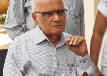 ಸತ್ಯ ಹುಡುಕಿ ಪಠ್ಯ ಬದಲಿಸಿದರೆ ಕೆಲವರು ಗಲಾಟೆ ಮಾಡುತ್ತಿದ್ದಾರೆ: ಭೈರಪ್ಪ