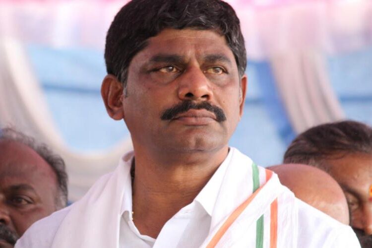 ಡಿಕೆ ಸುರೇಶ್ ಎಳೆದಾಡಿ ಬಸ್‌ ಗೆ ತುಂಬಿದ ಪೊಲೀಸರು..!