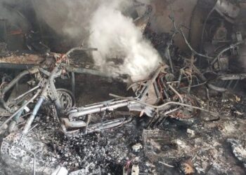 ಧಗ…ಧಗ ಹೊತ್ತಿ ಉರಿದ ಸ್ಕೂಟರ್ ಶೋ ರೂಂ..