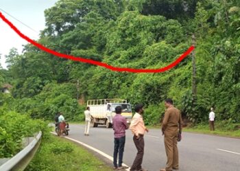 ಪೆರಾಜೆಯಲ್ಲಿ ಬಸ್ ನಿಲ್ಲಿಸಿದ ಕರೆಂಟ್ ವೈರ್‌..!