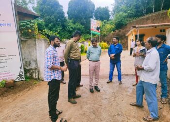 ಭೂಕಂಪ ಹಿನ್ನೆಲೆ: ಚೆಂಬು ಗ್ರಾಮಕ್ಕೆ ವಿಪತ್ತು ನಿರ್ವಹಣಾ ತಂಡ ಭೇಟಿ