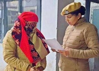 ಪಾಕ್‌ಗೆ ತೆರಳುತ್ತಿದ್ದ ಯುವತಿಯನ್ನು ತಡೆದ ಅಧಿಕಾರಿಗಳು