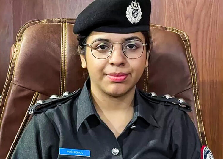 ಪಾಕ್‌ನ ಮೊದಲ ಹಿಂದೂ ಮಹಿಳಾ ಡಿಎಸ್‌ಪಿ ಅಧಿಕಾರ ಸ್ವೀಕಾರ