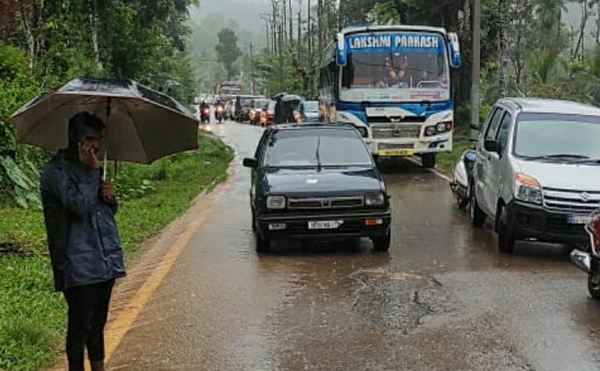 ಭಾಗಮಂಡಲ ಸಂಪರ್ಕ ರಸ್ತೆ ಸಂಚಾರ ಸ್ಥಗಿತ