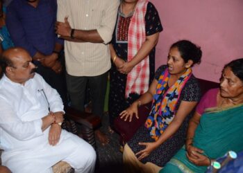 ಗಂಡನ ಹತ್ಯೆ ಮಾಡಿದವರನ್ನು ಎನ್‌ಕೌಂಟರ್ ಮಾಡಿ