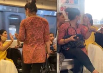ಸೀಟಿಗಾಗಿ ಮೆಟ್ರೋದಲ್ಲಿ ಮಹಿಳೆಯರಿಬ್ಬರ ಕಿತ್ತಾಟ – ವೀಡಿಯೋ ವೈರಲ್