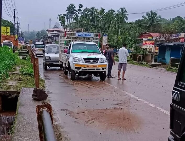 ಪ್ರವಾಹದ ಹೊಡೆತಕ್ಕೆ ಸಿಲುಕಿದ ಕಲ್ಲುಗುಂಡಿ ಸ್ತಬ್ಧ
