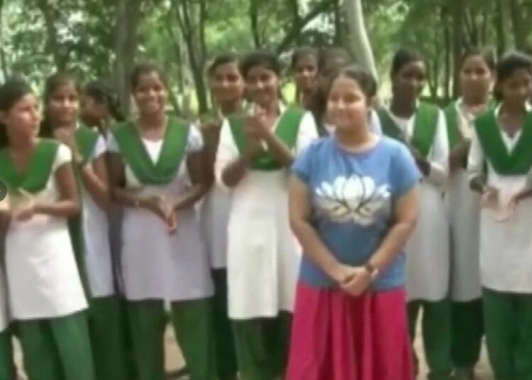 ಪಾಕೆಟ್ ಮನಿ ಉಳಿಸಿ ಶೌಚಾಲಯ ಕಟ್ಟಿಸಲು ಯುವತಿ ಸಹಾಯ