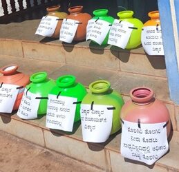 ಇನ್ನೂ ನಿದ್ದೆಯಿಂದ ಎದ್ದೇಳದ ಅಧಿಕಾರಿಗಳು, ಸಾಲು ಬಿಂದಿಗೆ ಹಿಡಿದುಕೊಂಡು ವ್ಯಕ್ತಿಯ ಆಕ್ರೋಶ