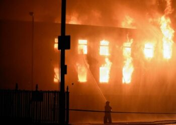 ಮಂಗಳೂರು: ಬಲೆ ಸಂಗ್ರಹಗಾರಕ್ಕೆ ದಿಢೀರ್ ಬೆಂಕಿ, ಭಾರಿ ನಷ್ಟ..!