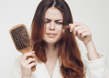 ಕೂದಲು ಉದುರುವಿಕೆಯ ಸಮಸ್ಯೆ ಇದೆಯೆ…? ಹಾಗಾದ್ರೆ ತಪ್ಪದೆ ಈ ನಿಯಮ ಪಾಲಿಸಿ