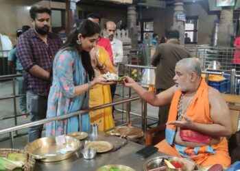 ಕಟೀಲು ದೇವಾಸ್ಥಾನಕ್ಕೆ ಭೇಟಿ ನೀಡಿ ದೇವಿ ದರ್ಶನ ಪಡೆದ ಕಾಂತರ ಸಿನಿಮಾ ನಟಿ