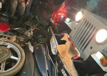 ಮದ್ಯಪಾನ ಸೇವಿಸಿ ಯದ್ವಾ ತದ್ವಾ ಜೀಪು ಓಡಿಸಿ ಕುಡುಕನ ಅವಾಂತರ