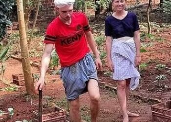 ಲುಂಗಿ, ಟವಲ್ ಕಟ್ಟಿ  ಸಾವಯವ ಕೃಷಿಗಿಳಿದ ರ‍‍ಷ್ಯನ್‌ ದಂಪತಿ