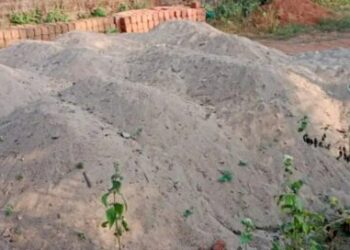 ಸುಳ್ಯ:ಅಕ್ರಮ ಮರಳು ದಾಸ್ತಾನು -100 ಲೋಡ್ ಮರಳು ವಶಪಡಿಸಿಕೊಂಡ ಅಧಿಕಾರಿಗಳು  