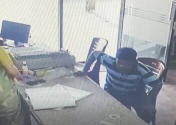 ಉಡುಪಿ: ಗ್ರಾಹಕನ ಸೋಗಿನಲ್ಲಿ ಬಂದು ಮೊಬೈಲ್ ಕದ್ದು ಪರಾರಿ, ವಿಡಿಯೋ ವೈರಲ್