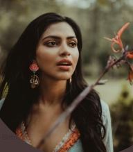 ಕೇರಳದ ದೇವಸ್ಥಾನವೊಂದಕ್ಕೆ ನಟಿಯೊಬ್ಬರಿಗೆ ಪ್ರವೇಶ ನಿರಾಕರಣೆ; ರಸ್ತೆಯಿಂದಲೇ ದೇವರಿಗೆ ಪ್ರಾರ್ಥನೆ ಸಲ್ಲಿಸಿದ ಅಮಲಾ ಪೌಲ್