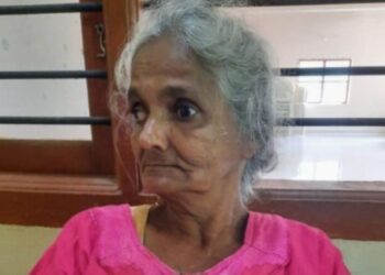 ಸುಳ್ಯ:ಗಾಬರಿಯಿಂದ ಓಡುತ್ತಿದ್ದ ಅಜ್ಜಿಗೆ ನೆರವಾದ ಗ್ರಾ.ಪಂ.ಅಧ್ಯಕ್ಷೆ,ವಾರೀಸುದಾರರಿದ್ದಲ್ಲಿ ಕರೆದು ಕೊಂಡು ಹೋಗುವಂತೆ ಮನವಿ
