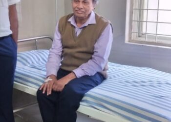 ಹಠಾತ್‌ ಕುಸಿದು ಬಿದ್ದ ಖ್ಯಾತ ಸಾಹಿತಿ, ಹರಿಹರದಲ್ಲಿ ನಡೆದ ದುರ್ಘಟನೆ, ಪ್ರಾಣಾಪಾಯದಿಂದ ಪಾರು