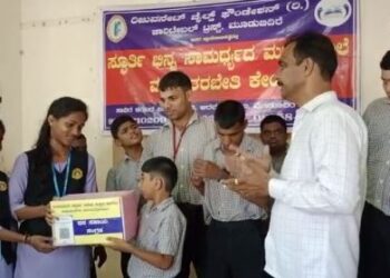 ಮನೆ..ಮನೆ ಸುತ್ತಾಡಿ ವಿಶೇಷ ಚೇತನ ಮಕ್ಕಳಿಗಾಗಿ ಹಣ ಸಂಗ್ರಹಿಸಿ ಹೊಸ ವರ್ಷಾಚರಣೆ ಮಾಡಿಕೊಂಡ ಕಾಲೇಜು ಯುವತಿಯರು