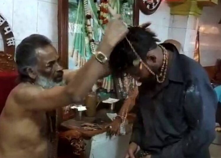 ಕಂಠ ಪೂರ್ತಿ ಕುಡಿದು ಬಂದ ಅಯ್ಯಪ್ಪ ಮಾಲಾಧಾರಿಗೆ ಗುರು ಸ್ವಾಮಿಯಿಂದ ಕಪಾಳಮೋಕ್ಷ