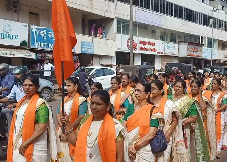 ಸುಳ್ಯ ಕಾಯರ್ತೋಡಿ ದೇವಸ್ಥಾನದಲ್ಲಿ ಬ್ರಹ್ಮಕಲಶೋತ್ಸವ,ಜಾತ್ರೋತ್ಸವ ಸಂಭ್ರಮ:ಮೆರವಣಿಗೆ-ಹಸಿರುವಾಣಿ ಸಮರ್ಪಣೆ