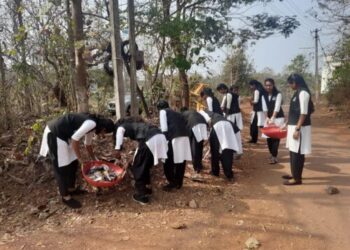 ಕೆ.ವಿ.ಜಿ. ಕಾನೂನು ಮಹಾವಿದ್ಯಾಲಯದ ಆಸುಪಾಸಿನಲ್ಲಿ ಸ್ವಚ್ಛತಾ ಕಾರ್ಯಕ್ರಮ